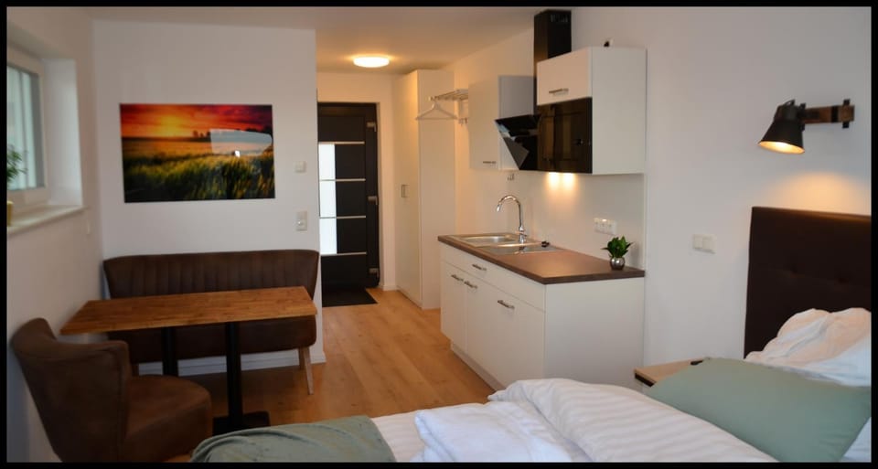 Kitchen or kitchenette, Seating area