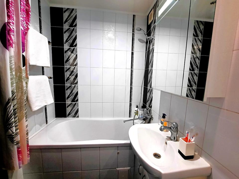 Shower, Bathroom, Bath, towels