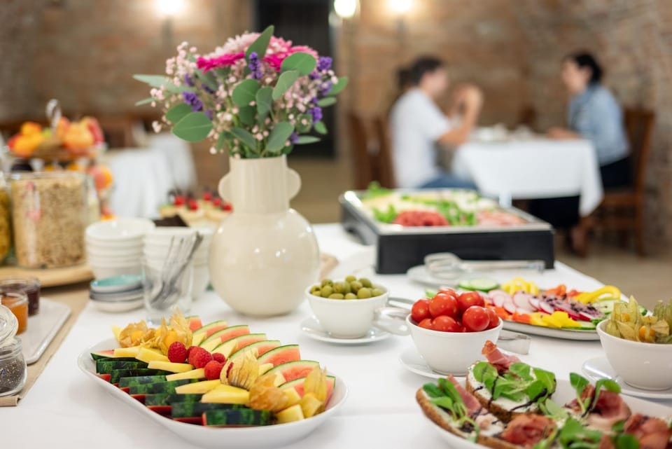 Food and drinks, Dining area, Food, Breakfast, Buffet breakfast