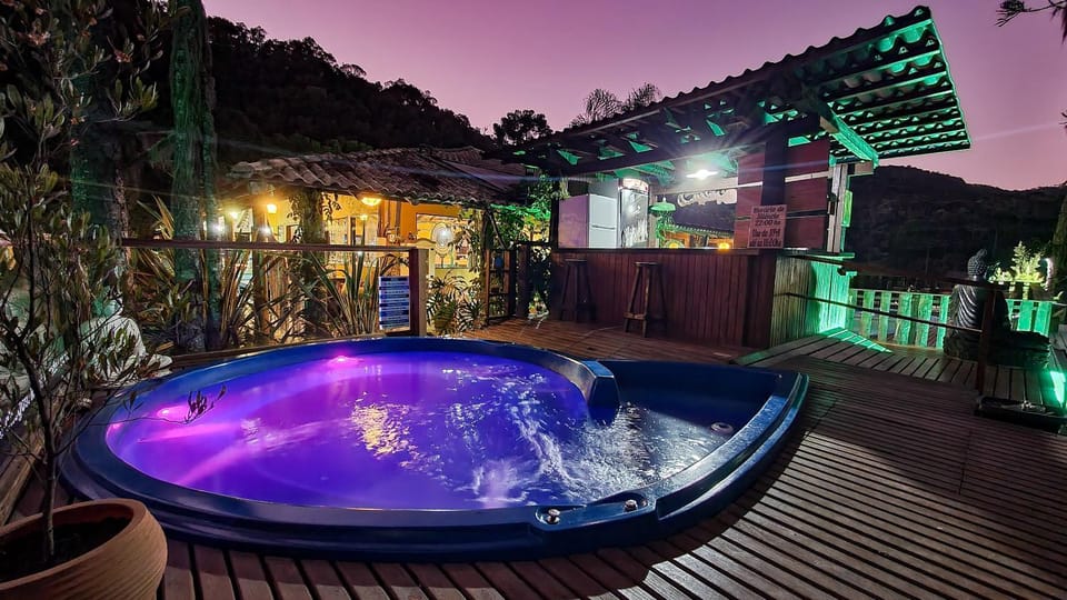 Chalés e Suítes Jardim do Buda com piscina aquecida Inn in State of Santa Catarina