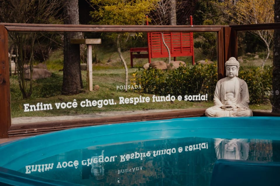 Chalés e Suítes Jardim do Buda com piscina aquecida Inn in State of Santa Catarina