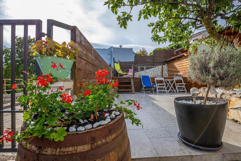 Nearby landmark, Summer, Garden, sunbed