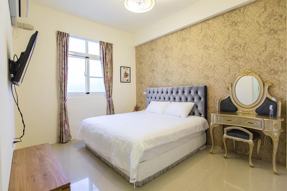 Bed, Photo of the whole room