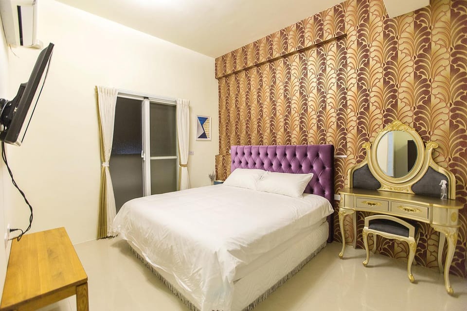 Bed, Photo of the whole room