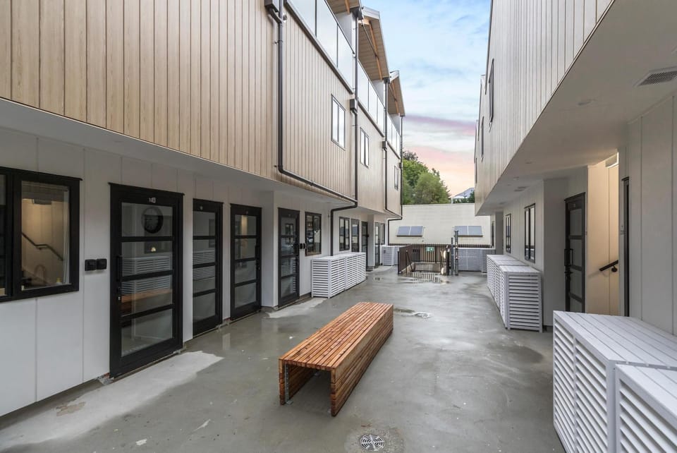 Patio, Facade/entrance