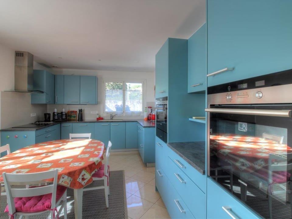 Charmante villa 3 chambres avec piscine privée à 10 min de la plage, climatisée, parking - FR-1-607-26 Villa in Agde