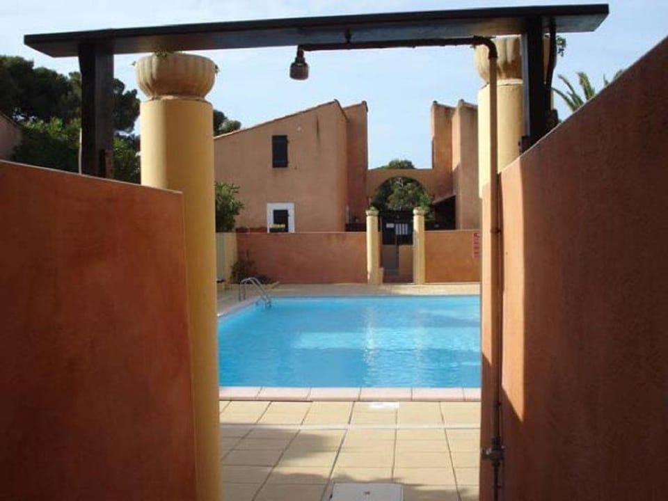 Villa mitoyenne calme avec piscine et parking, proche plage pour 6 personnes Villa in Agde