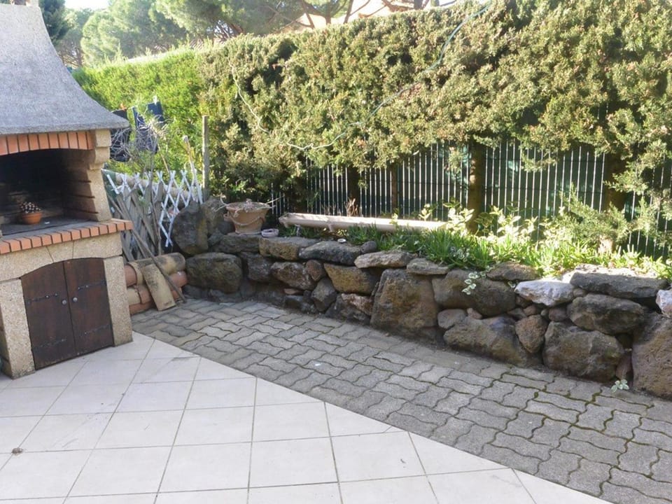 Villa mitoyenne calme avec piscine et parking, proche plage pour 6 personnes Villa in Agde