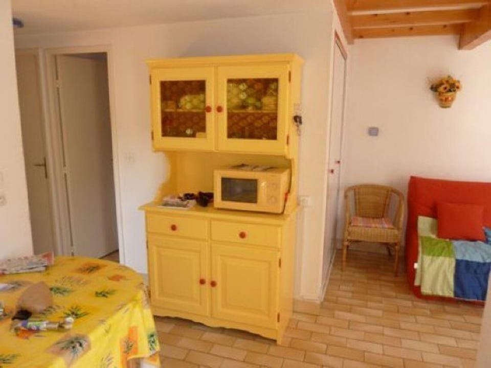 VILLA MITOYENNE DANS UNE RESIDENCE CALME AVEC PISCINE PARKING Villa in Agde