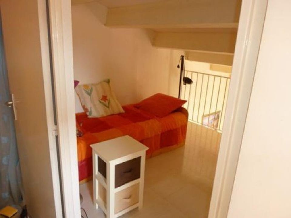 VILLA MITOYENNE DANS UNE RESIDENCE CALME AVEC PISCINE PARKING Villa in Agde