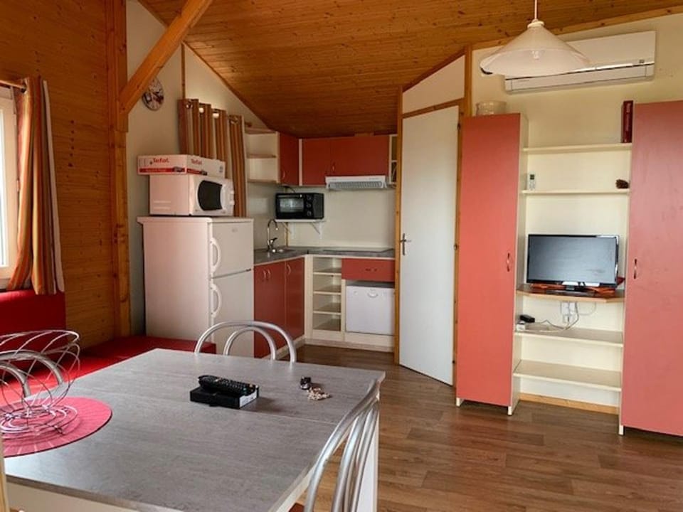 Chalet climatisé pour 6, calme avec piscine et parking - FR-1-607-59 Chalet in Agde