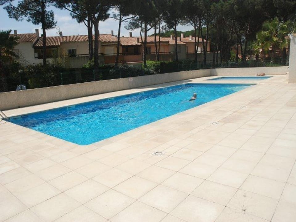 T2 Mezzanine Climatisé avec Piscine et Parking au Cap d'Agde Apartment in Agde