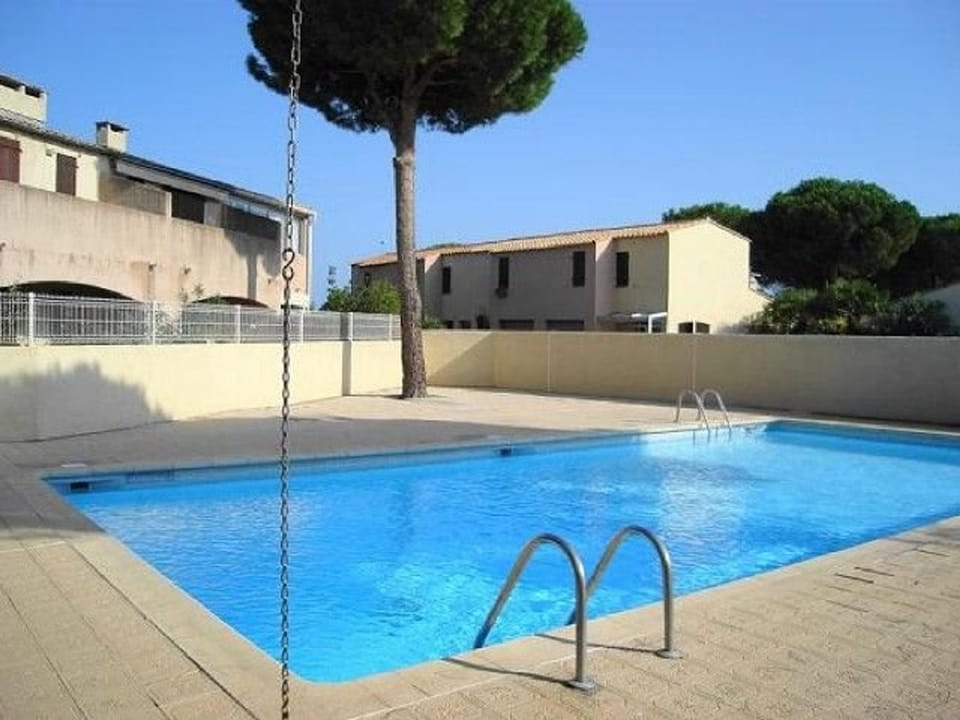 Villa T2 climatisée avec terrasse dans la pinède - FR-1-607-87 House in Agde