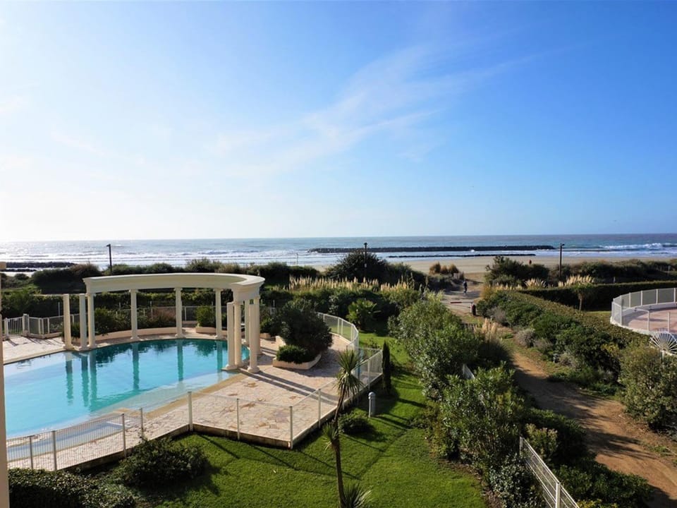 Spacieux T3 avec vue mer, résidence avec piscine - FR-1-607-101 Apartment in Agde
