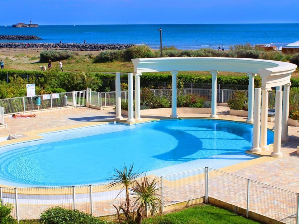 Spacieux T3 avec vue mer, résidence avec piscine - FR-1-607-101 Apartment in Agde