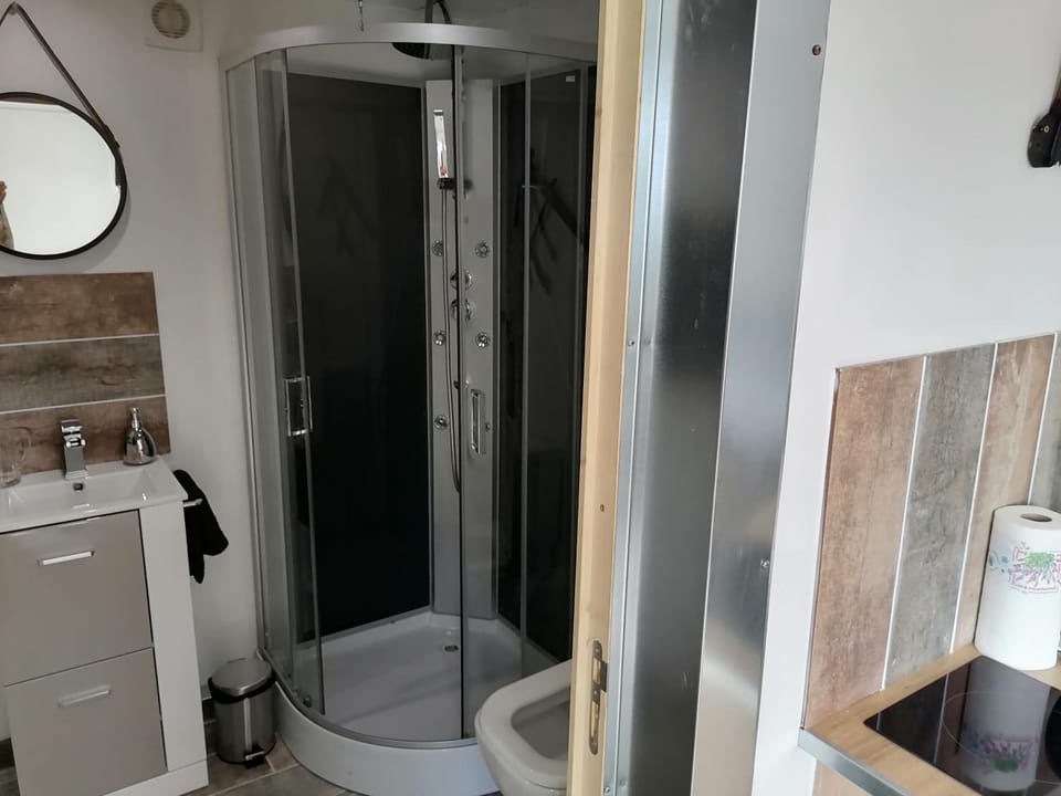 VAL GITE #2 x4 people "L'ATELIER" Apartment in Neuchâtel, Switzerland