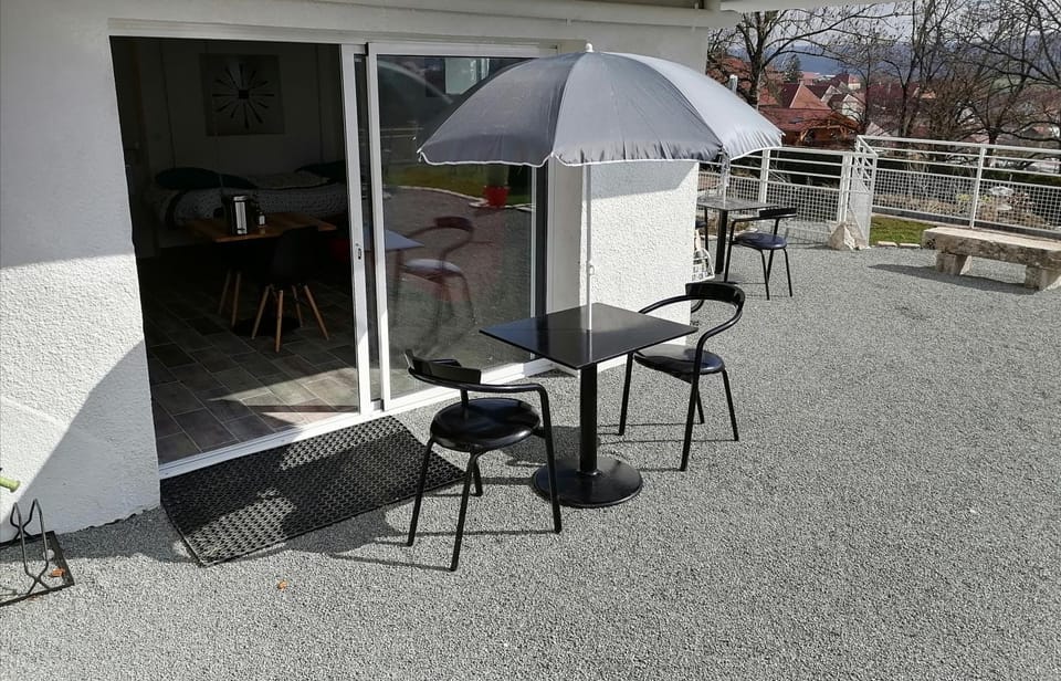VAL GITE #2 x4 people "L'ATELIER" Apartment in Neuchâtel, Switzerland