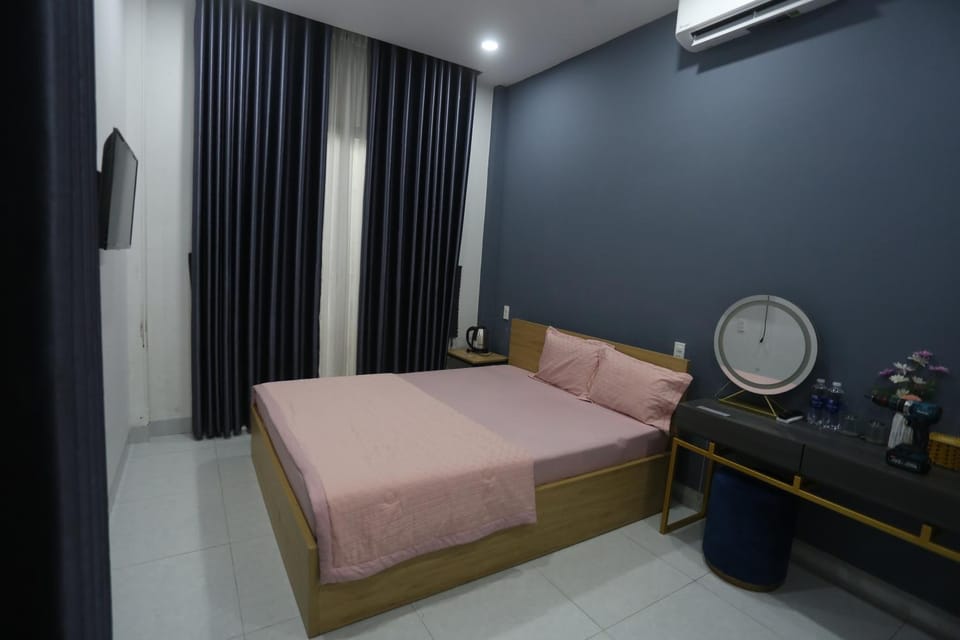 Bed, air conditioner