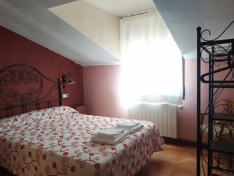 Bed, Photo of the whole room