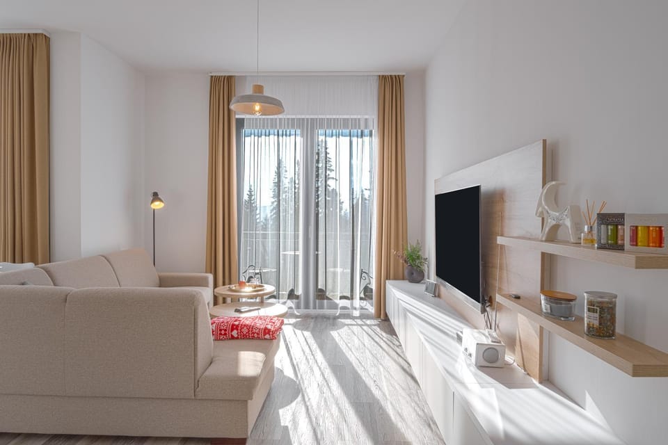 Communal lounge/ TV room, TV and multimedia, Living room, Seating area