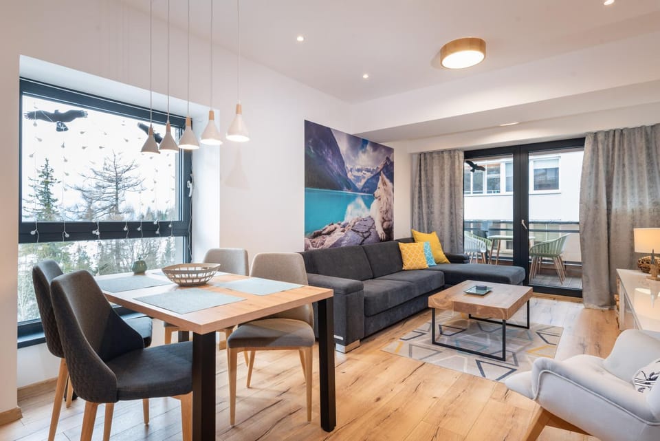 Living room, Seating area, Dining area