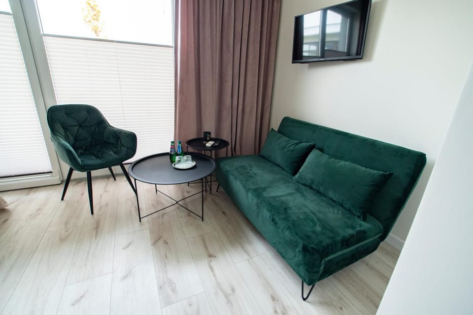TV and multimedia, Seating area, air conditioner