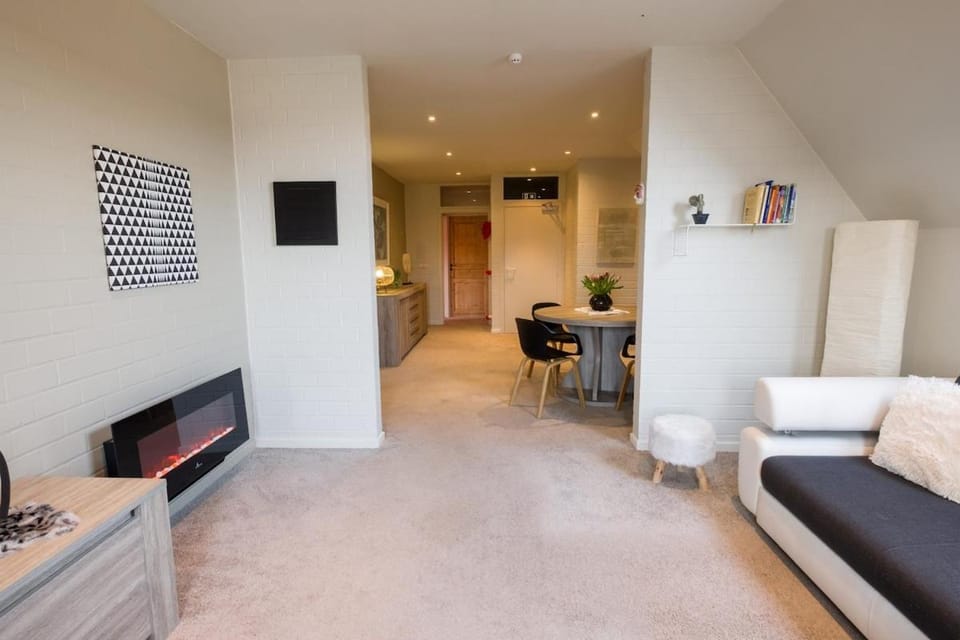 SHAMBALLA logies nieuw en zeer verzorgd appartement met voortuin en terras Apartment in Flanders