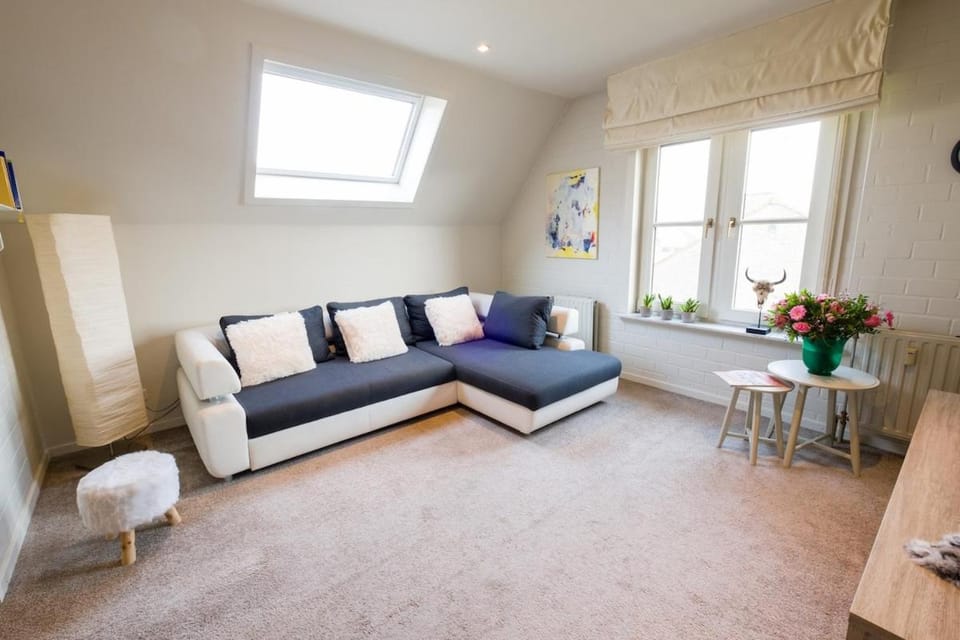 SHAMBALLA logies nieuw en zeer verzorgd appartement met voortuin en terras Apartment in Flanders