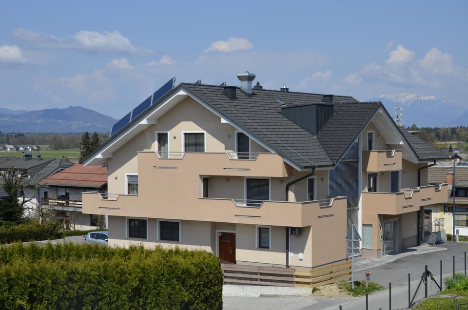 Day, Area and facilities, Area and facilities, Location