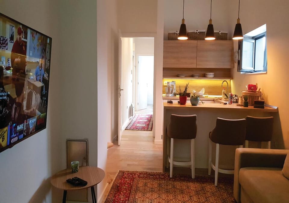 Kitchen or kitchenette, Living room