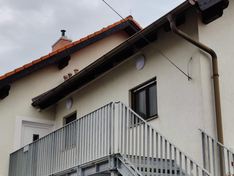 Property building, Day, Balcony/Terrace