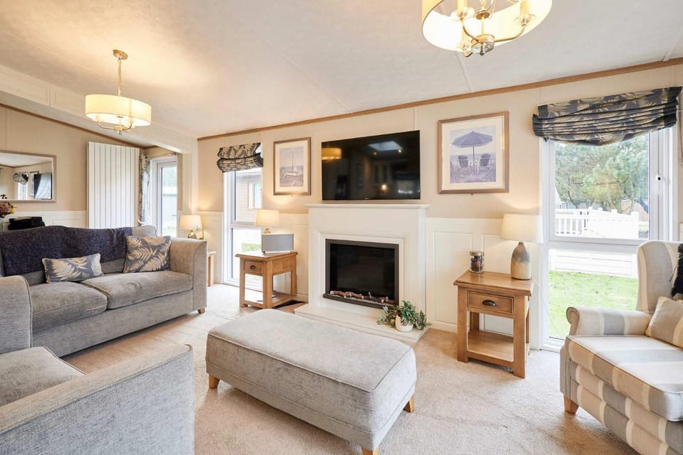 TV and multimedia, Living room, fireplace