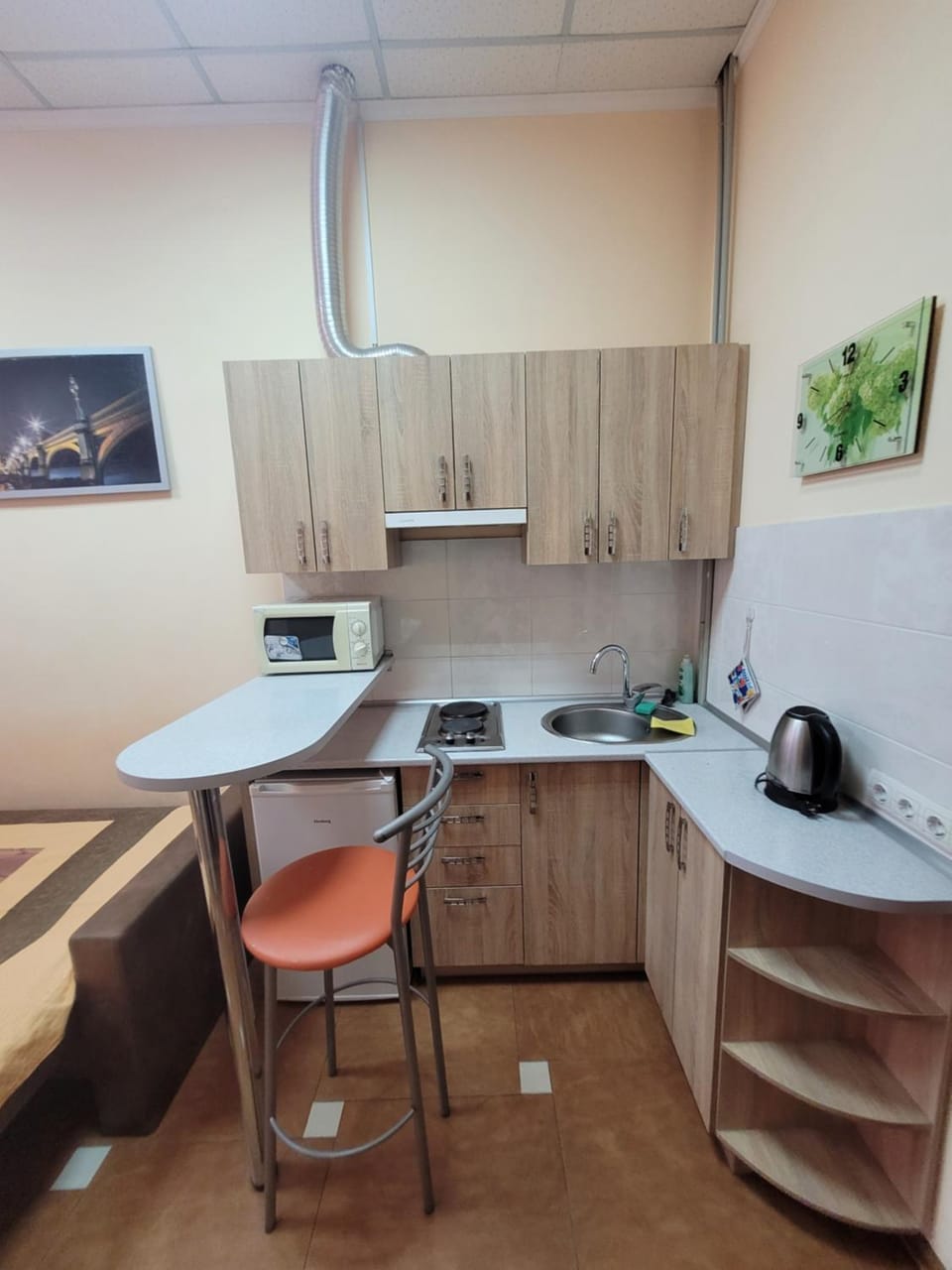 Kitchen or kitchenette, Dining area