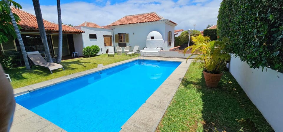 Property building, Garden, Pool view, Swimming pool, sunbed