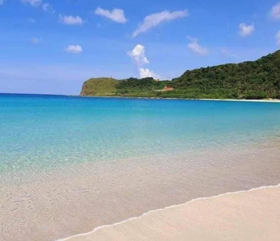 Jay Henry Transient Beach house , A Pagudpud ,BLUE LAGOON BEACH Bed and Breakfast in Ilocos Region