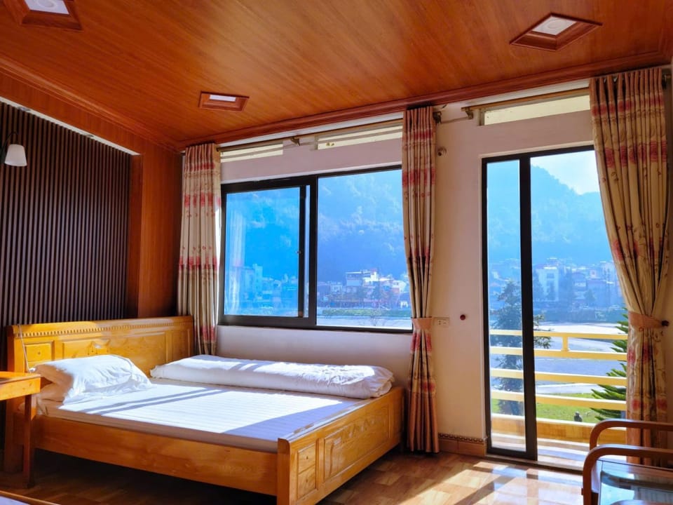 Bed, Natural landscape, View (from property/room), Balcony/Terrace, Photo of the whole room, Bedroom