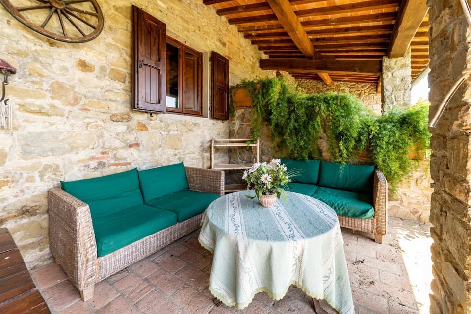 Patio, View (from property/room), Balcony/Terrace, Living room, Seating area