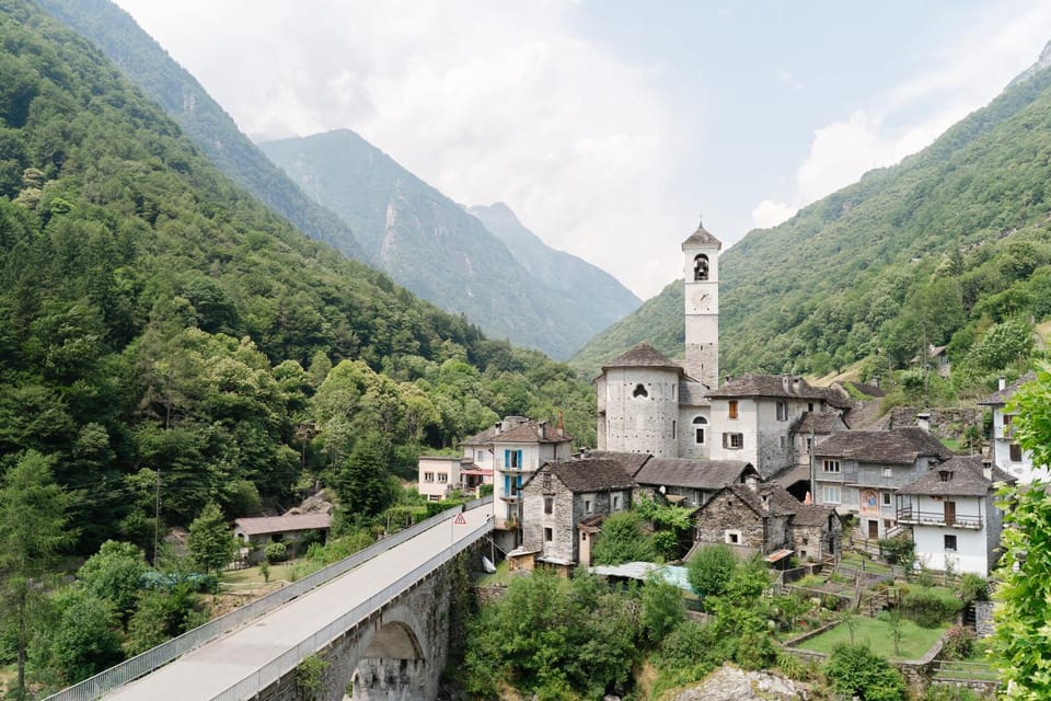 Property building, Nearby landmark, Restaurant/places to eat, Natural landscape, Bird's eye view, Landmark view, Mountain view