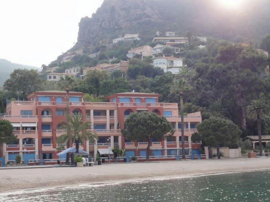 French Riviera 1 bedroom on the beach facing Cannes Apartment in Mandelieu-La Napoule