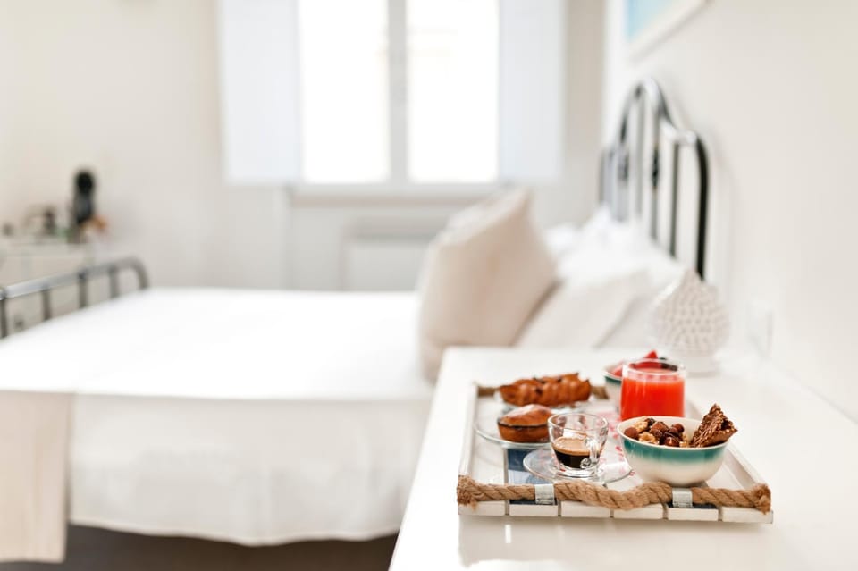 Bed, Food and drinks, Photo of the whole room, Bedroom, Food, Breakfast, Continental breakfast, Italian breakfast, Drinks