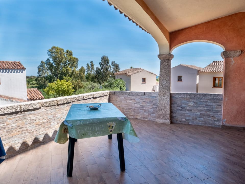 Property building, Patio, Balcony/Terrace