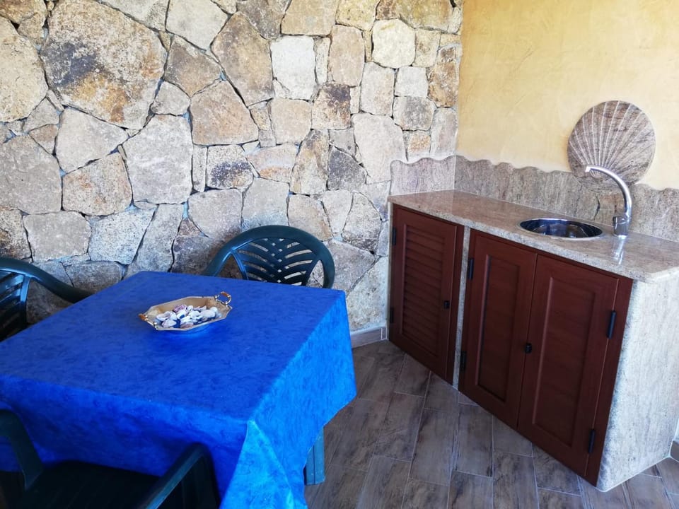 Patio, Kitchen or kitchenette, Dining area