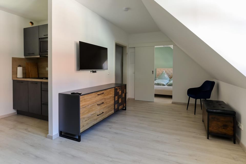 TV and multimedia, Kitchen or kitchenette, Living room