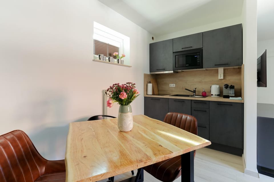 Kitchen or kitchenette, Dining area, Breakfast