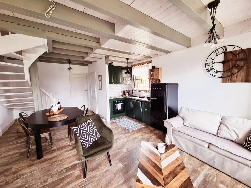 Kitchen or kitchenette, Living room, Seating area, Dining area