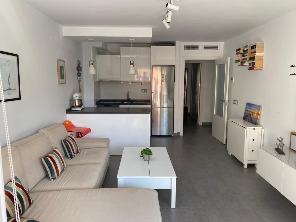 Kitchen or kitchenette, Living room, Seating area, Dining area, minibar, pet friendly, stove