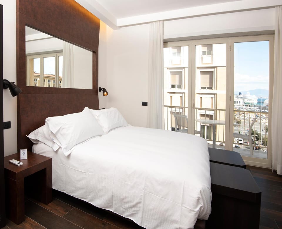 Bed, View (from property/room), Bedroom, City view