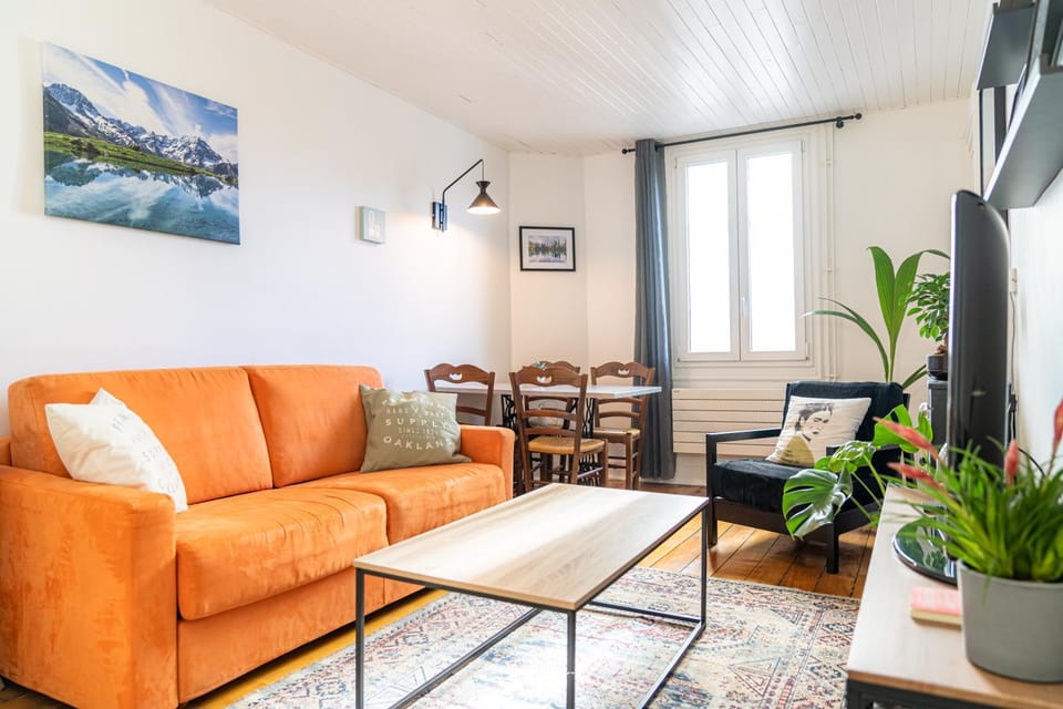 Communal lounge/ TV room, Living room, Seating area