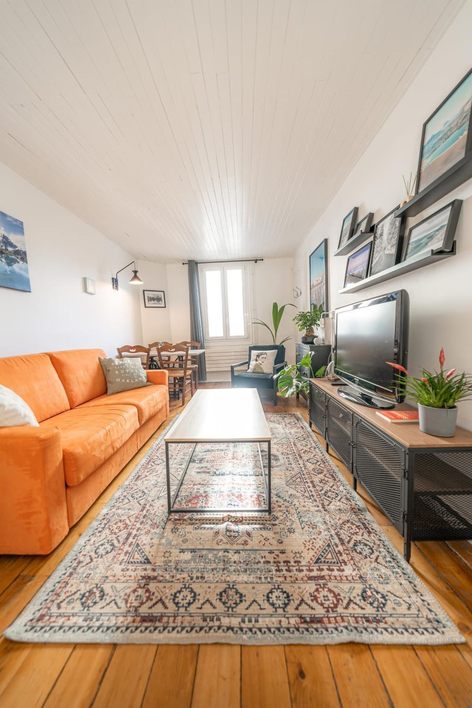 Communal lounge/ TV room, Living room, Seating area