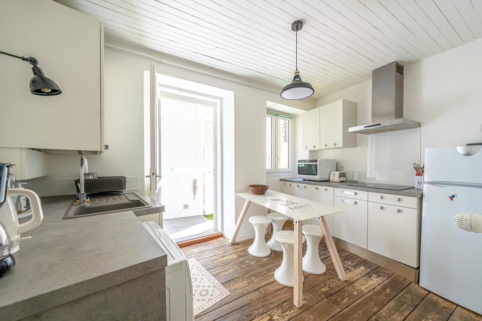 Kitchen or kitchenette, Dining area, Communal kitchen